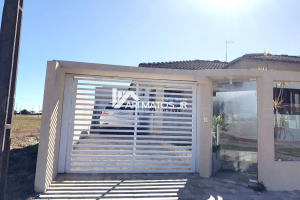 Casa no loteamento Solar das Palmeiras no bairro Nova Divinéia.