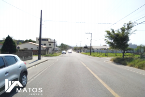 Casa de alvenaria com 03 dormitórios e suíte