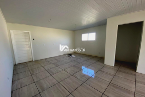 Casa com 03 dormitórios (01 suíte)