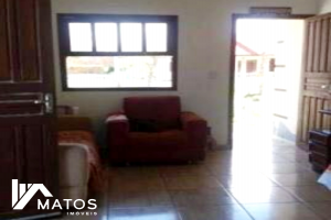 Casa com 02 dormitórios próxima ao mar
